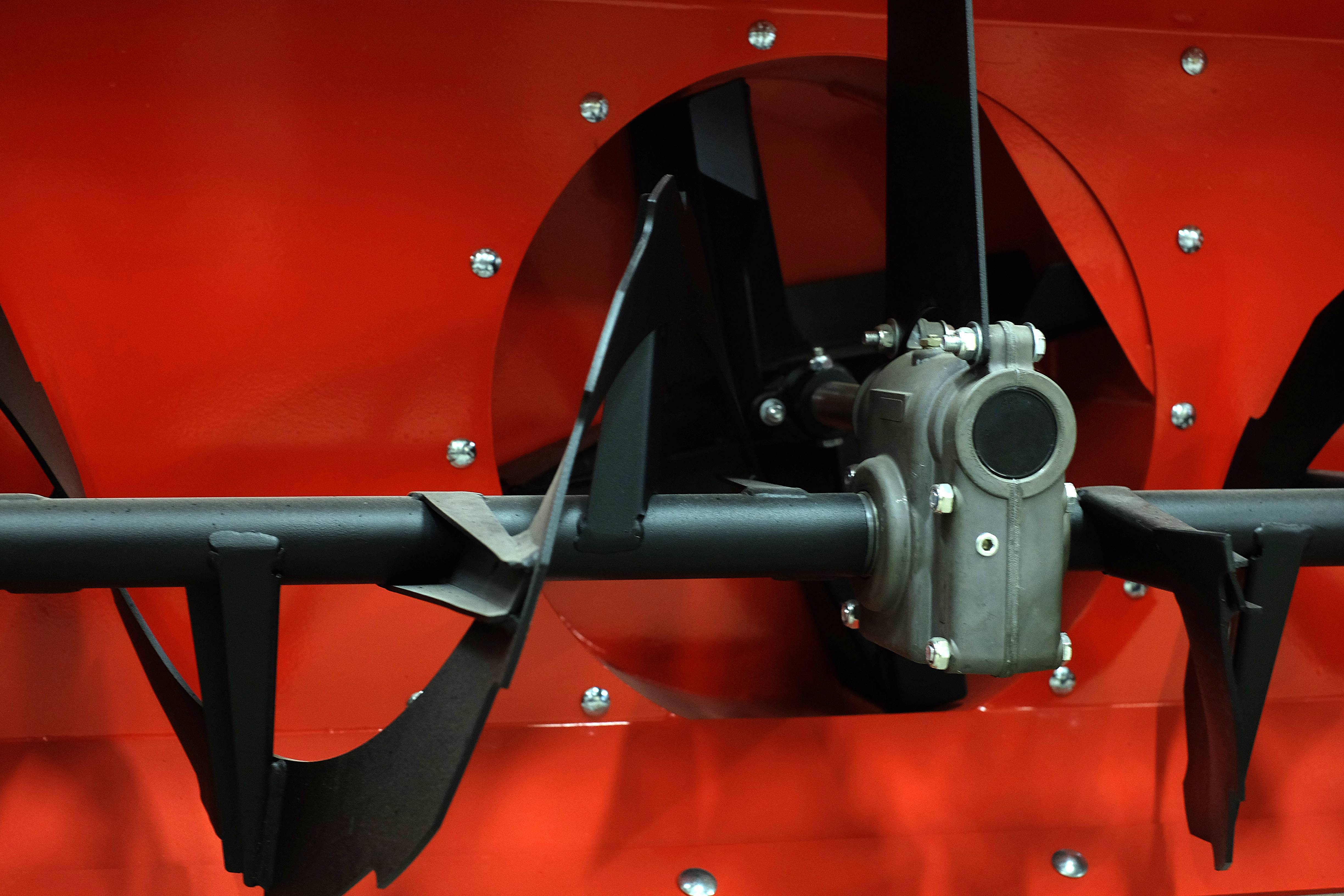 Snow blower 1250 mm / 49 in: (14hp B&S El-start)