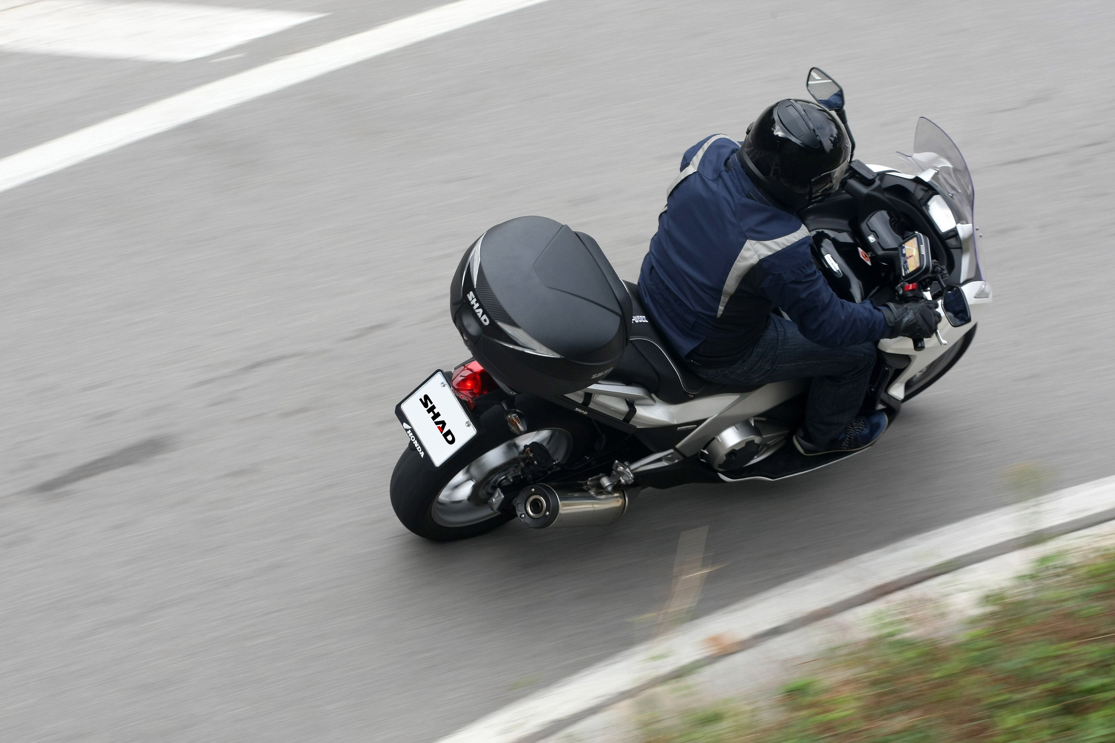 Galinė daiktadėžė SH39 CARBON