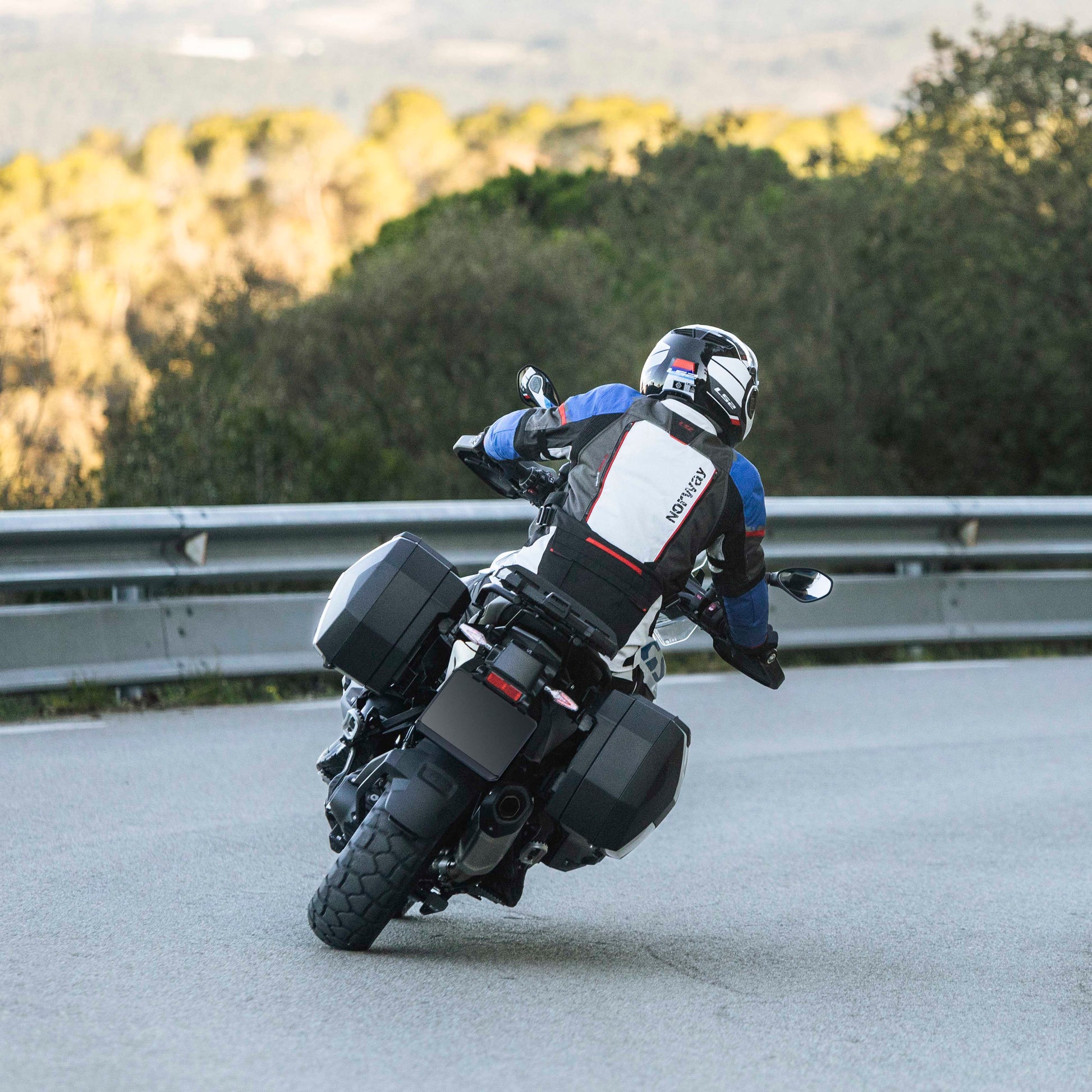 Išplečiami šoniniai krepšiai SH38X CARBON