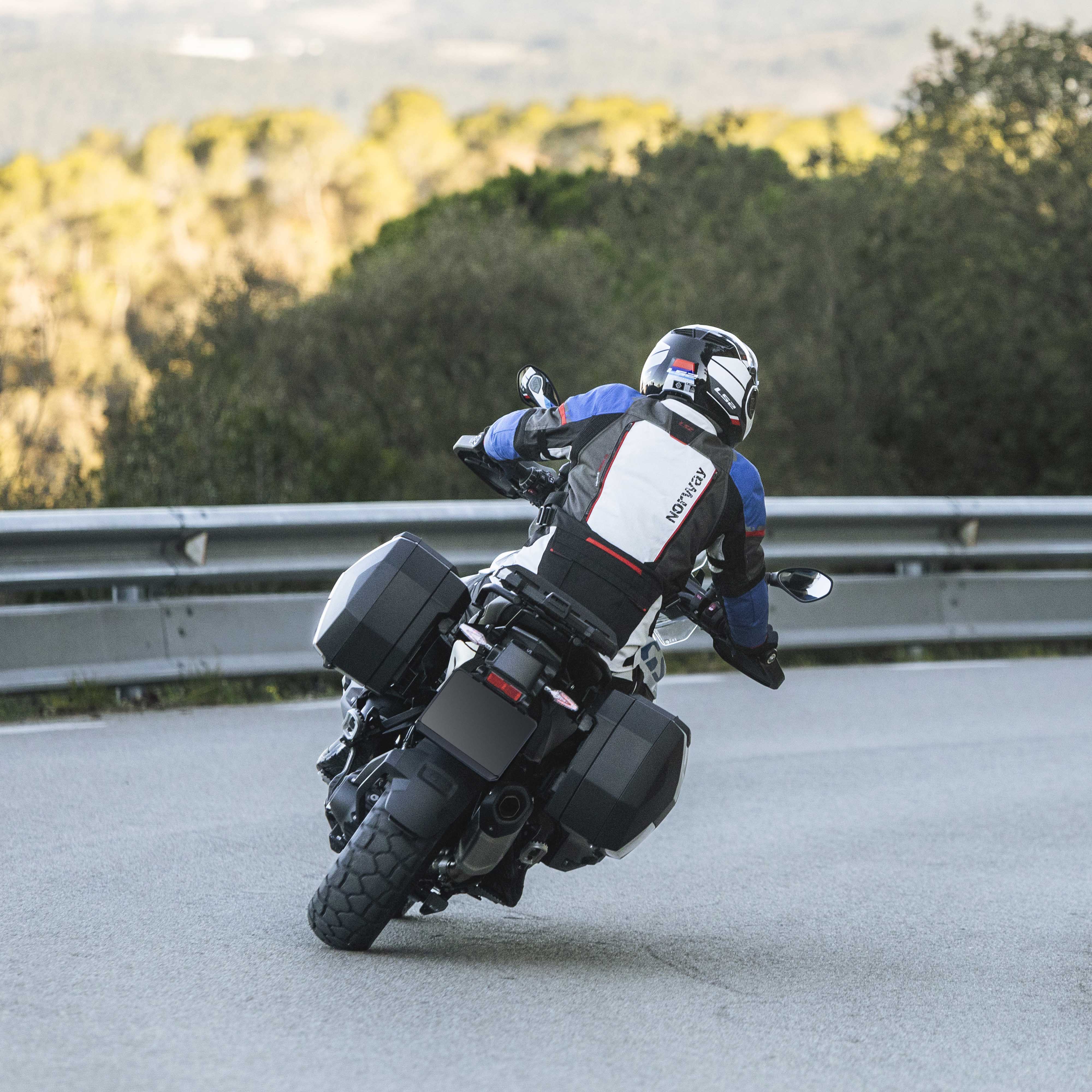 Išplečiami šoniniai krepšiai SH38X CARBON