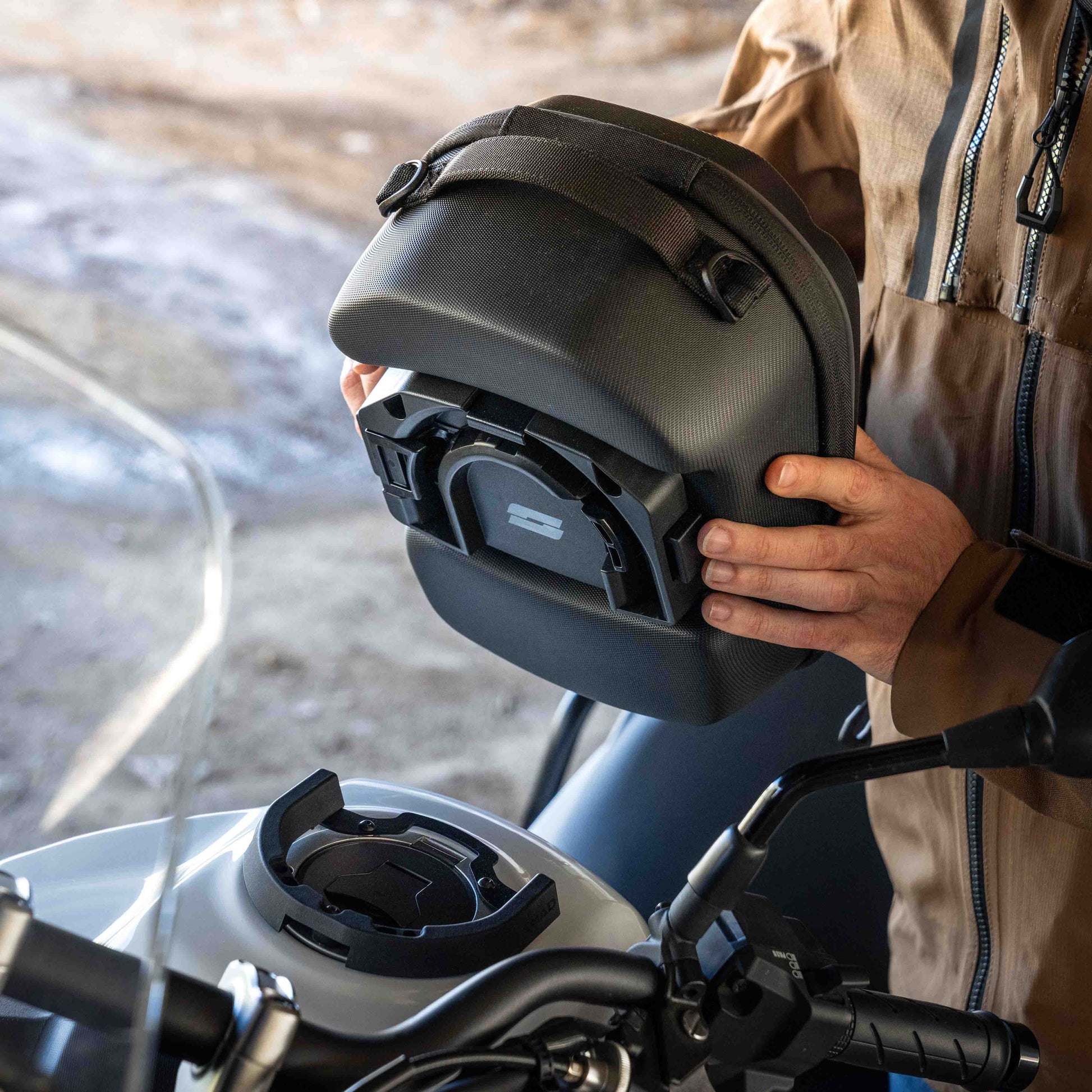 Click System TANK BAG E09CM