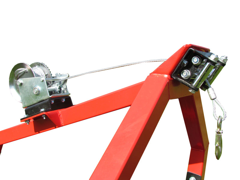 Hand winch: 725 kg / 1600 lbs